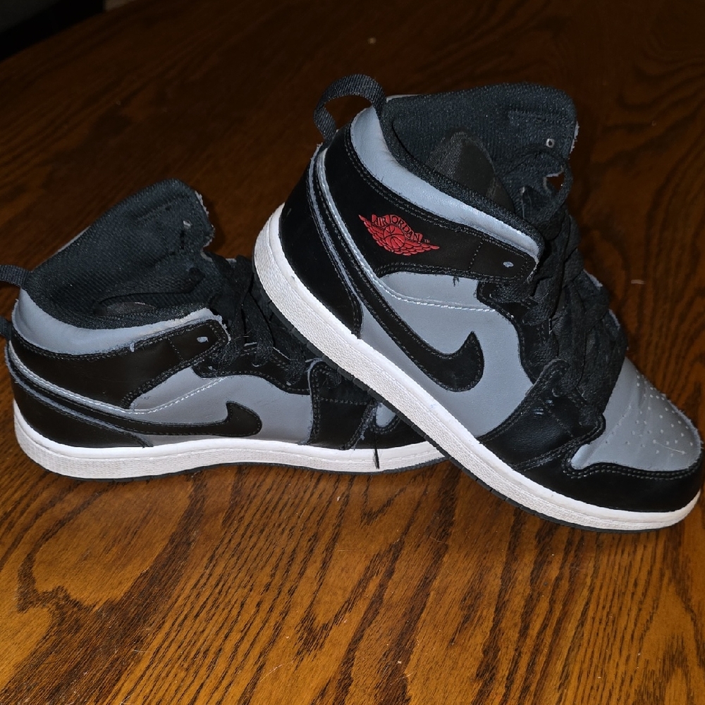 Air Jordan 1 Mid GS  'Shadow' Size 3 Youth